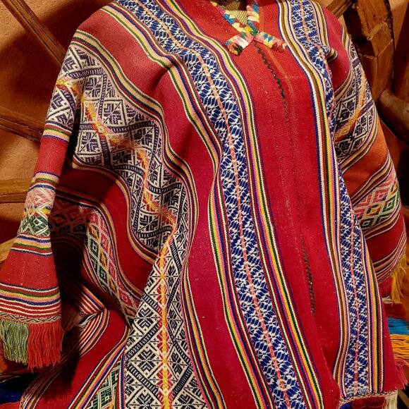 Antique Andean Ñusta Poncho – Handwoven Traditional Textile with Inca-Inspired - Picture 2 of 5